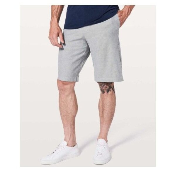 Lululemon Commission Short Relaxed Qwick Oxford 11" in Black & White Size 34